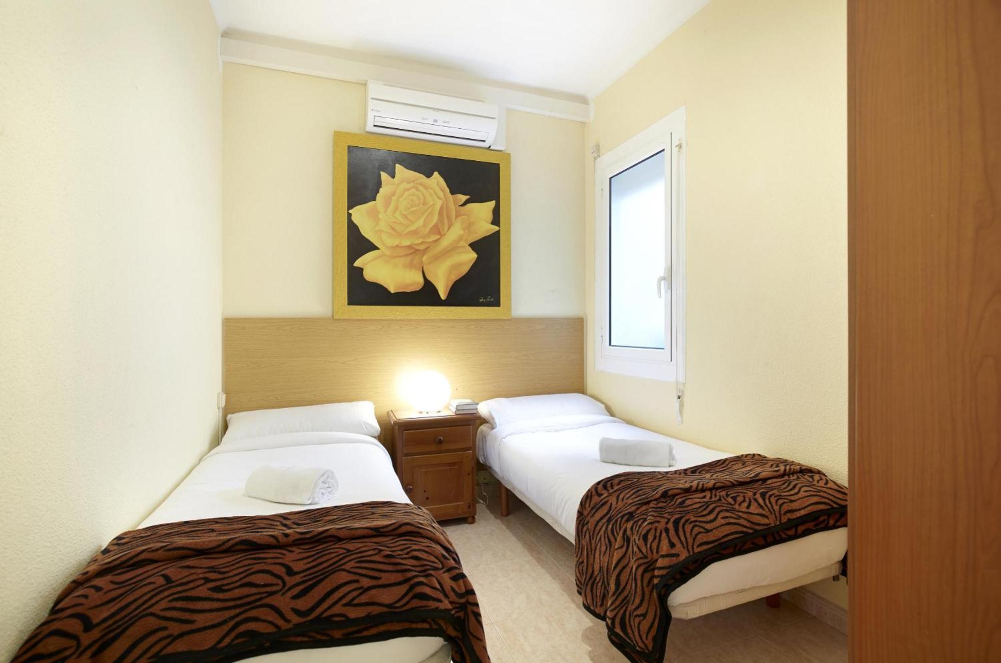 Apartamentos Calvet Barcelona Exterior photo