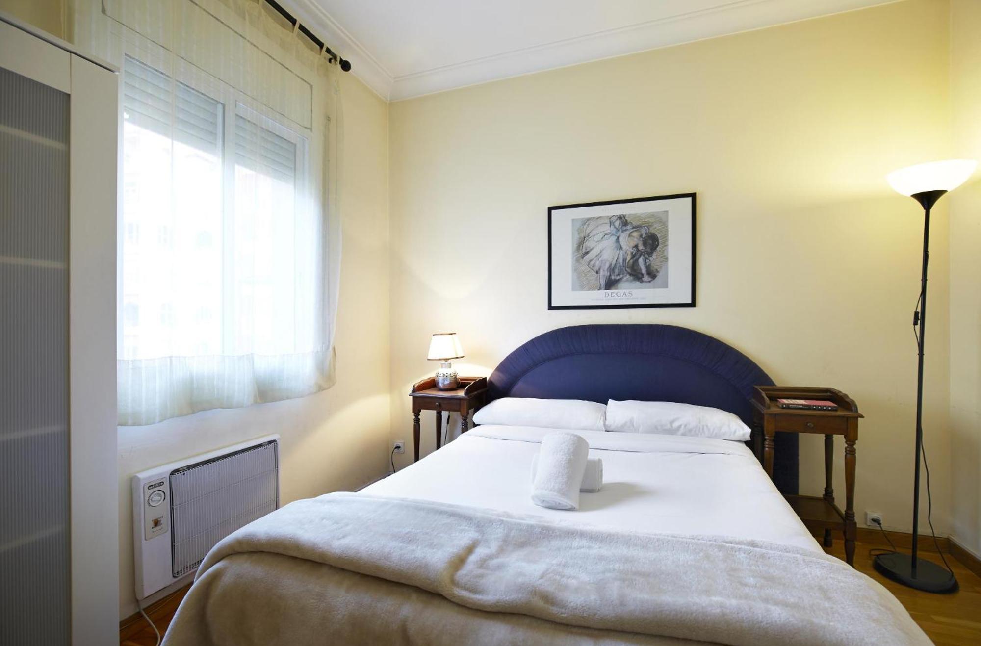 Apartamentos Calvet Barcelona Exterior photo